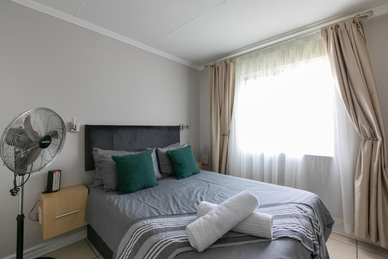 Radstays - 43 Madison Palms Apartment Johannesburg