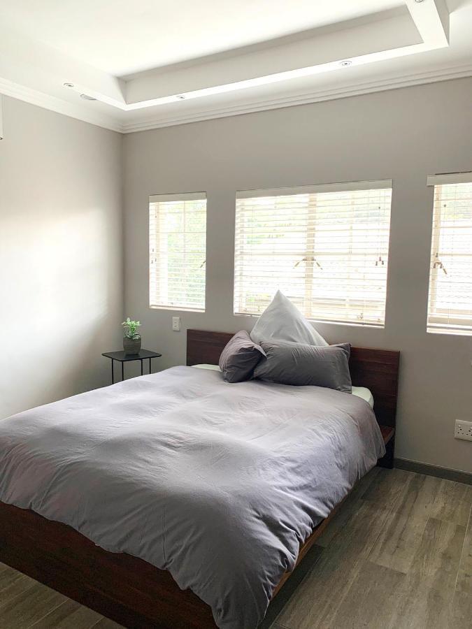 Flat Berkeley Apartment
