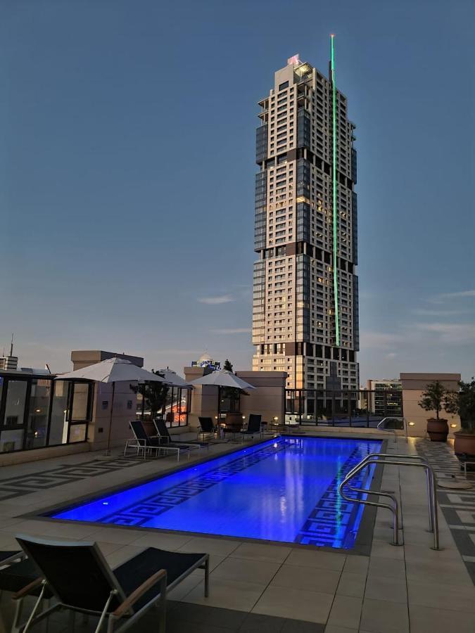 Apartment At Michelangelo Towers *