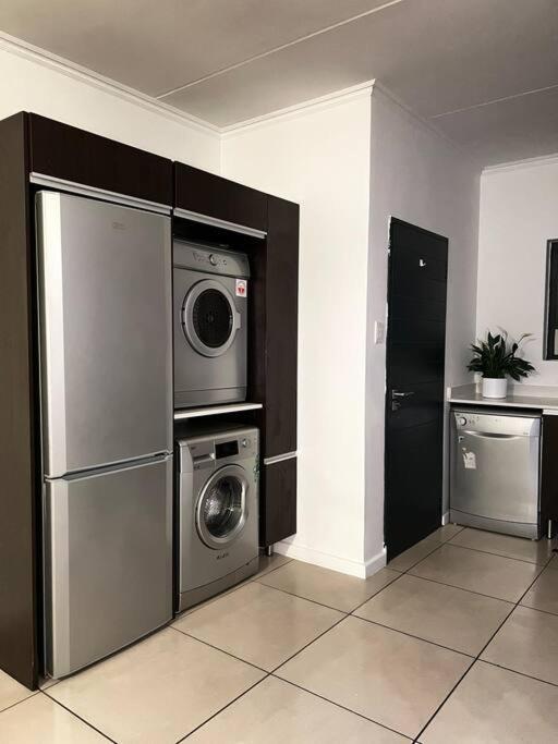 Perfect Haven-1min Dainfern Square *