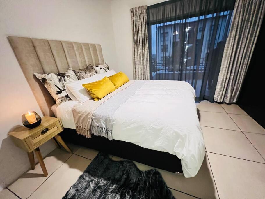 Perfect Haven-1min Dainfern Square Apartment *