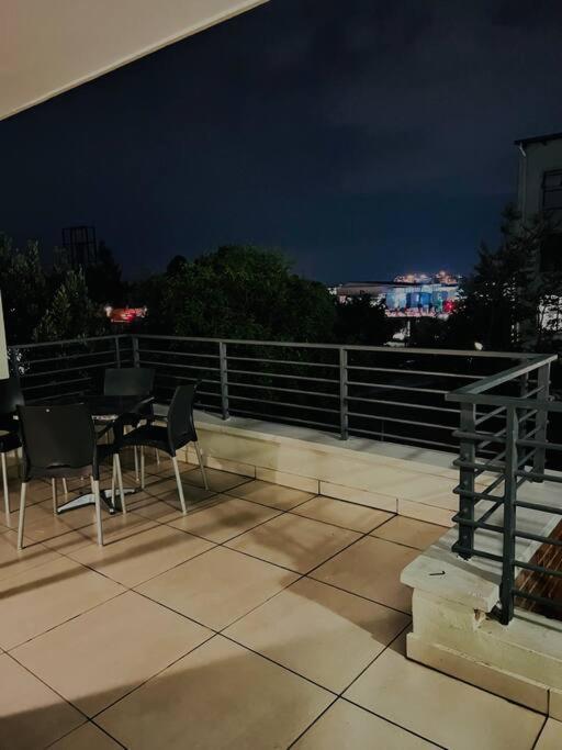 Perfect Haven-1min Dainfern Square Apartment *