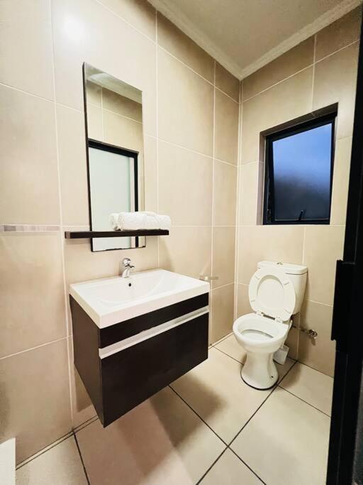 Apartment Perfect Haven-1min Dainfern Square