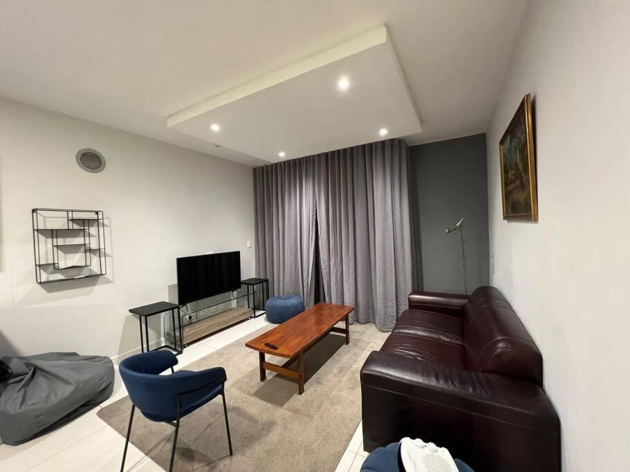 Stunning 2 Bedroom In Rosebank Central Johannesburg