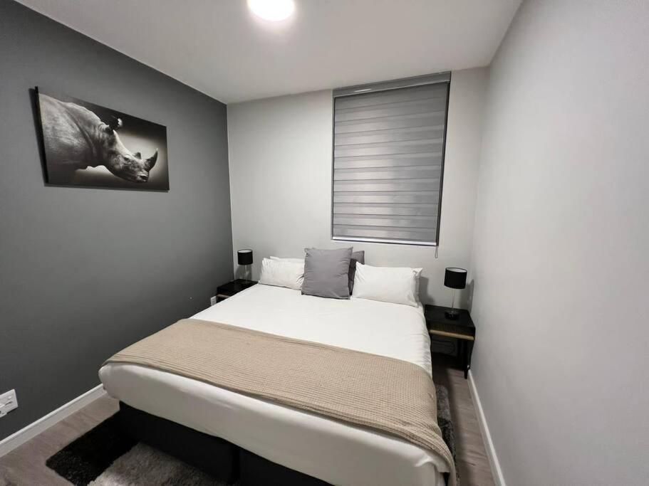Stunning 2 Bedroom In Rosebank Central * Johannesburg