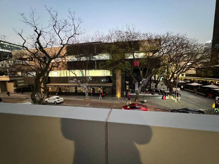 Stunning 2 Bedroom In Rosebank Central Johannesburg