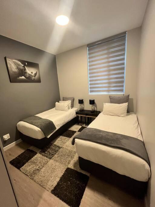 Stunning 2 Bedroom In Rosebank Central Apartment Johannesburg