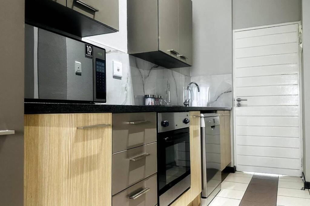 Luxury Style Living - In Fourways Apartment