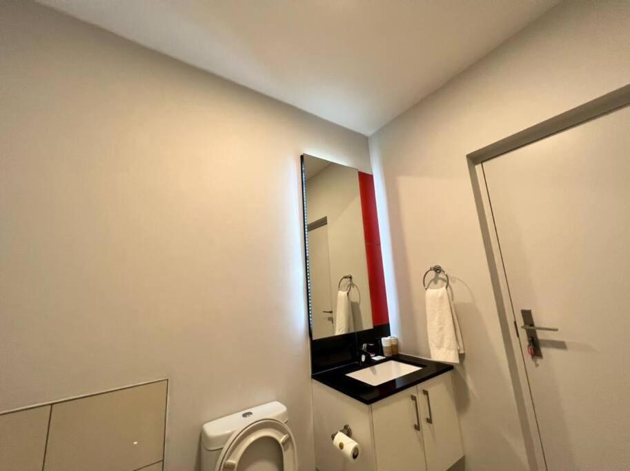 Stunning 2 Bedroom In Rosebank Central