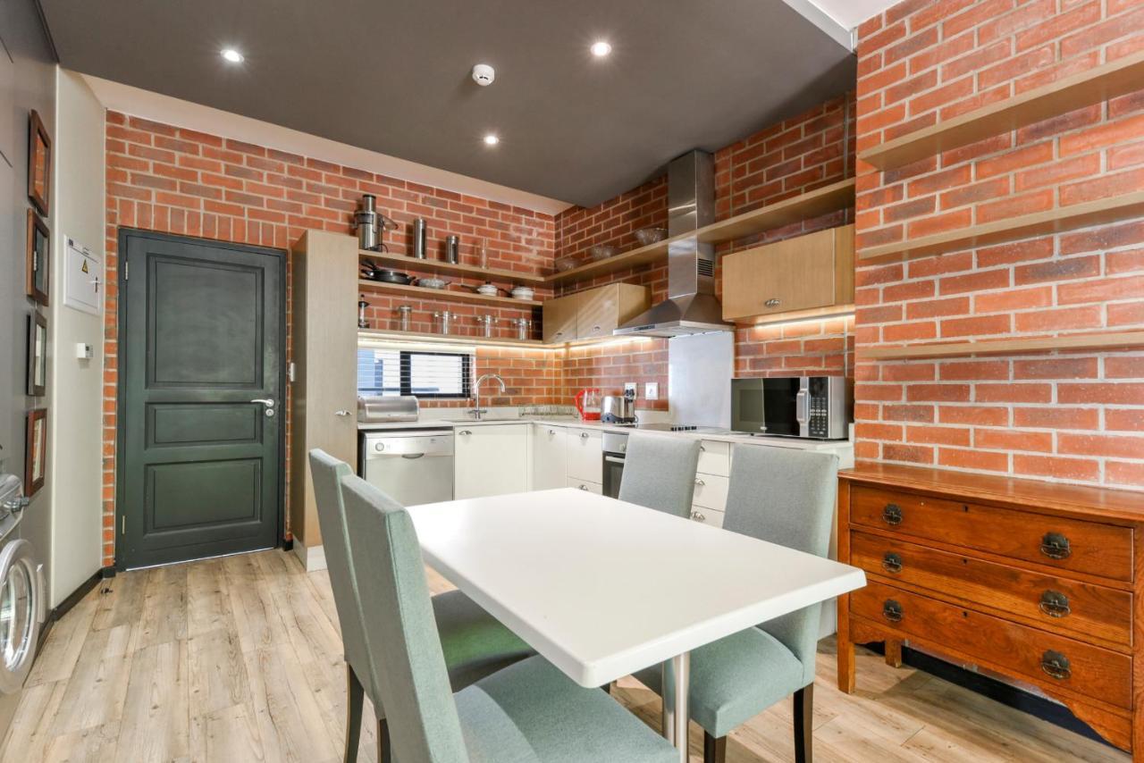 The Vantage 209 Apartment