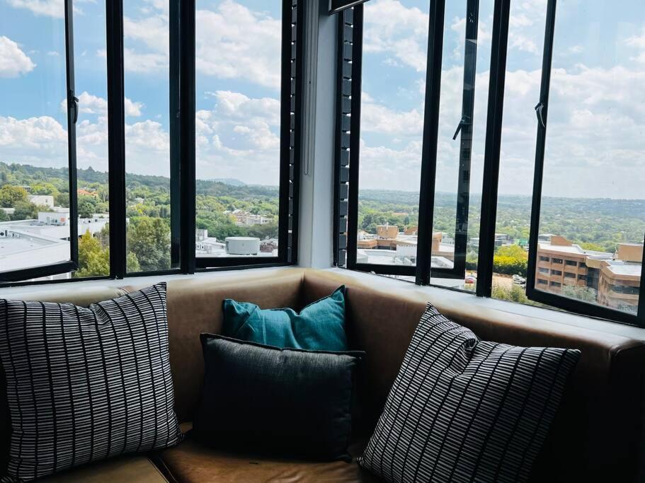 4023-stunning Views In Sandton *