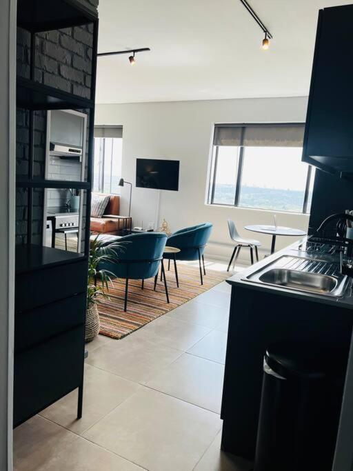 4023-stunning Views In Sandton