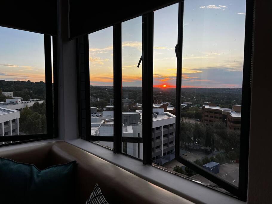 4023-stunning Views In Sandton