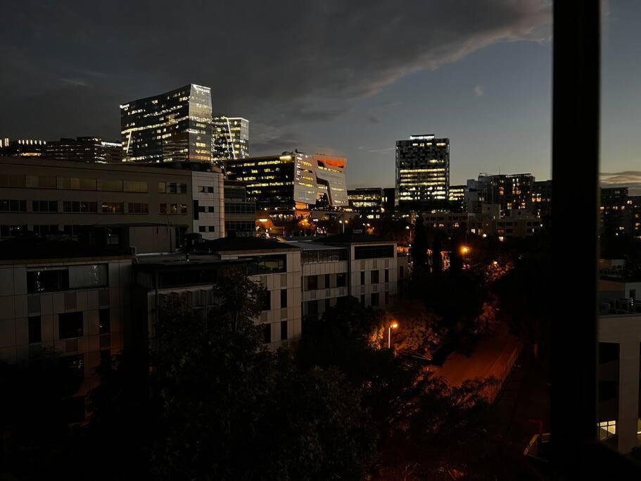 4023-stunning Views In Sandton Apartment