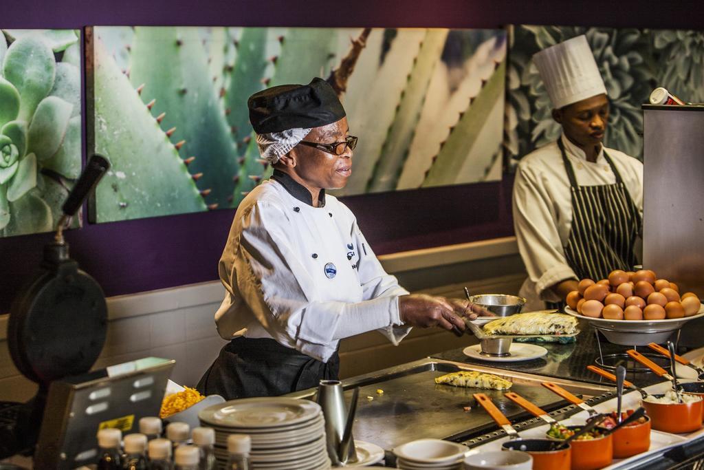 Garden Court Sandton Hotel 3*