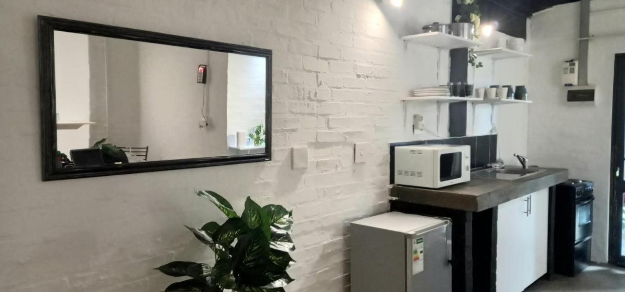 Apartment Chic Urban Maboneng Getaway, Free Wi-fi Johannesburg