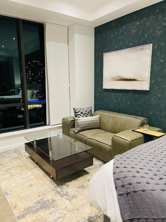 Sandton Skye Premium 515 Apartment