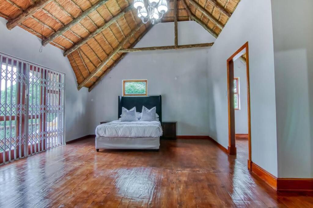 Charming Country Sandton With Back Up Power & Water * Johannesburg