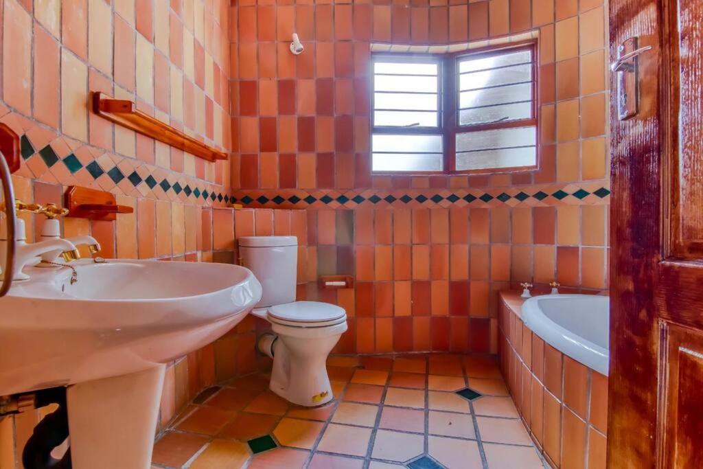 Villa Charming Country Sandton With Back Up Power & Water