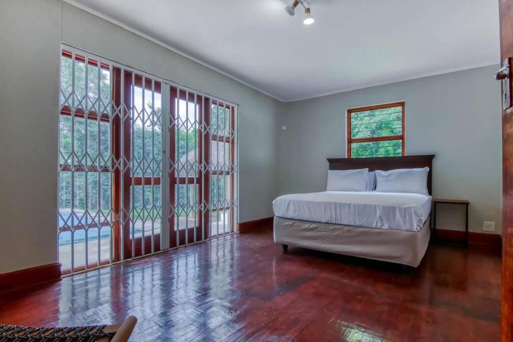 Charming Country Sandton With Back Up Power & Water Villa Johannesburg