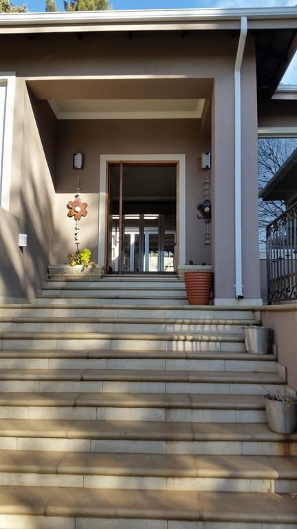 6 On Acacia Bed & Breakfast *