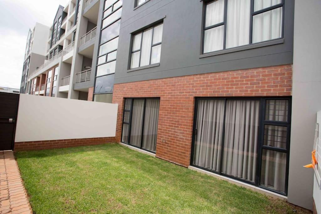 Secured And Fully Equipped Apartment- E * Joanesburgo