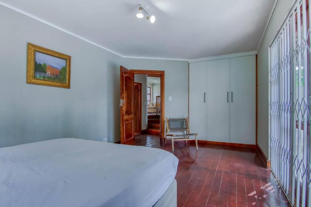 Villa Charming Country Sandton With Back Up Power & Water