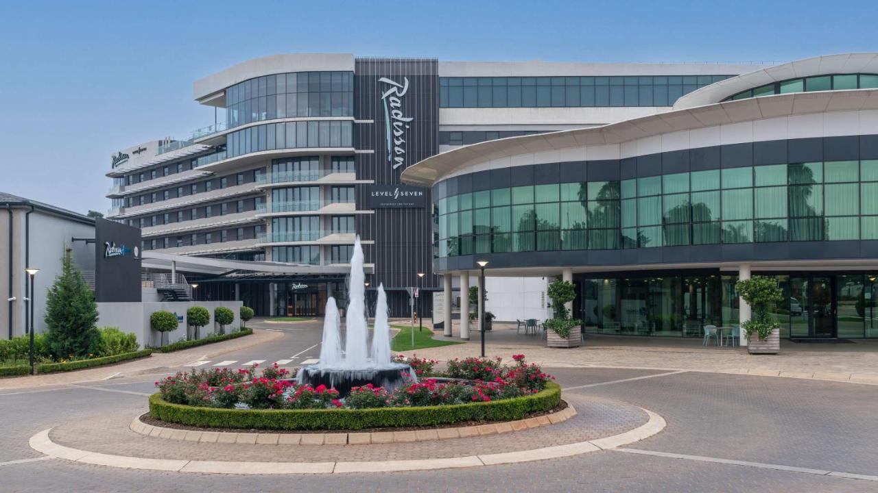 Radisson And Convention Centre Or Tambo Airport