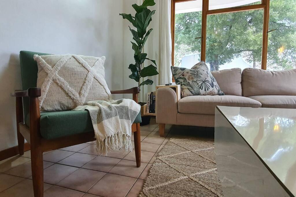 Back Up Power, Spacious, Private And 24hr Security Holiday home Johannesburg