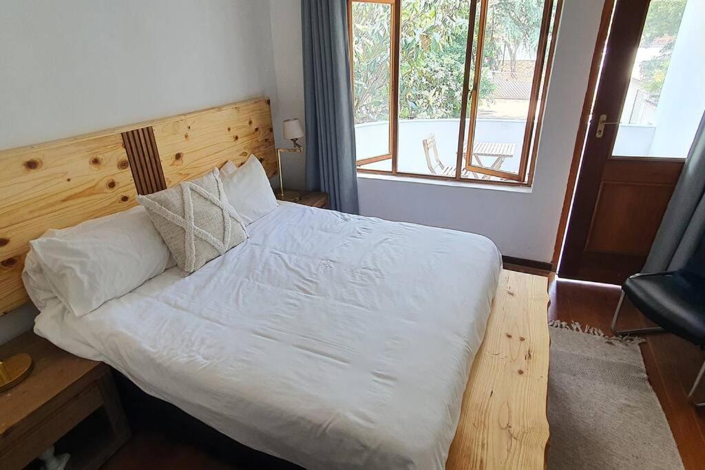Back Up Power, Spacious, Private And 24hr Security Holiday home *