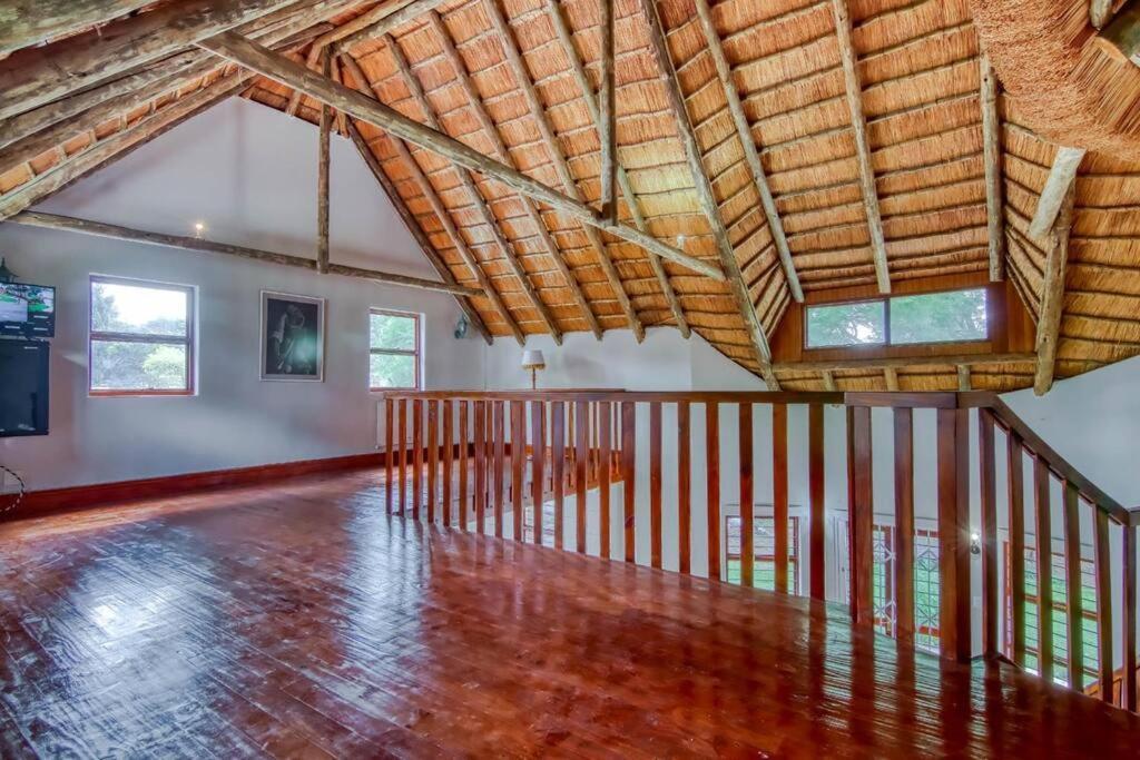 Charming Country Sandton With Back Up Power & Water Villa