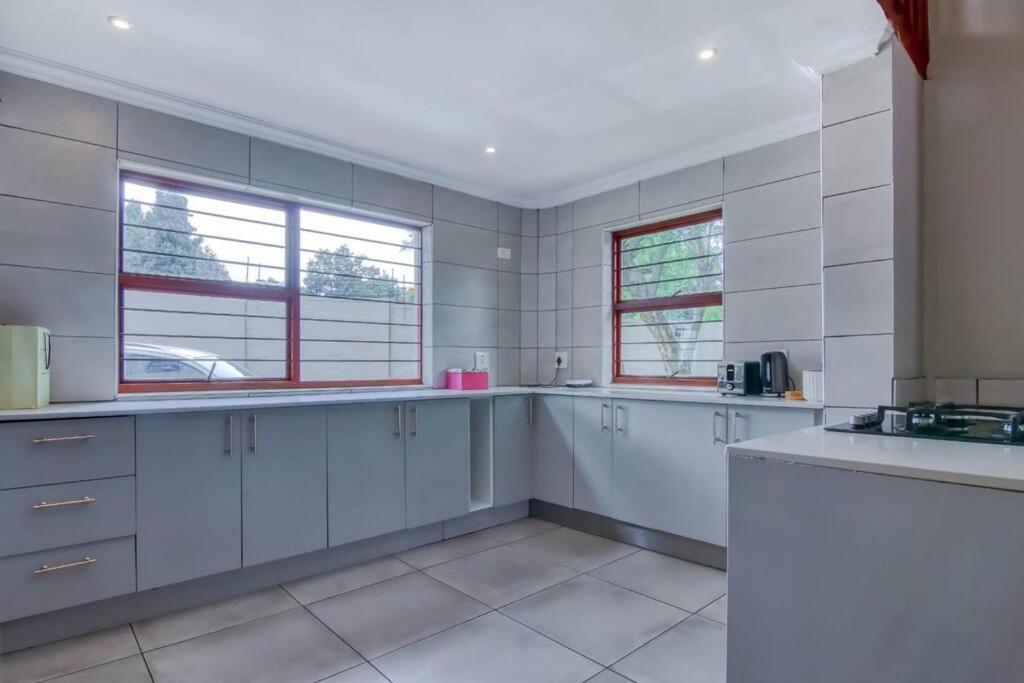 Charming Country Sandton With Back Up Power & Water *