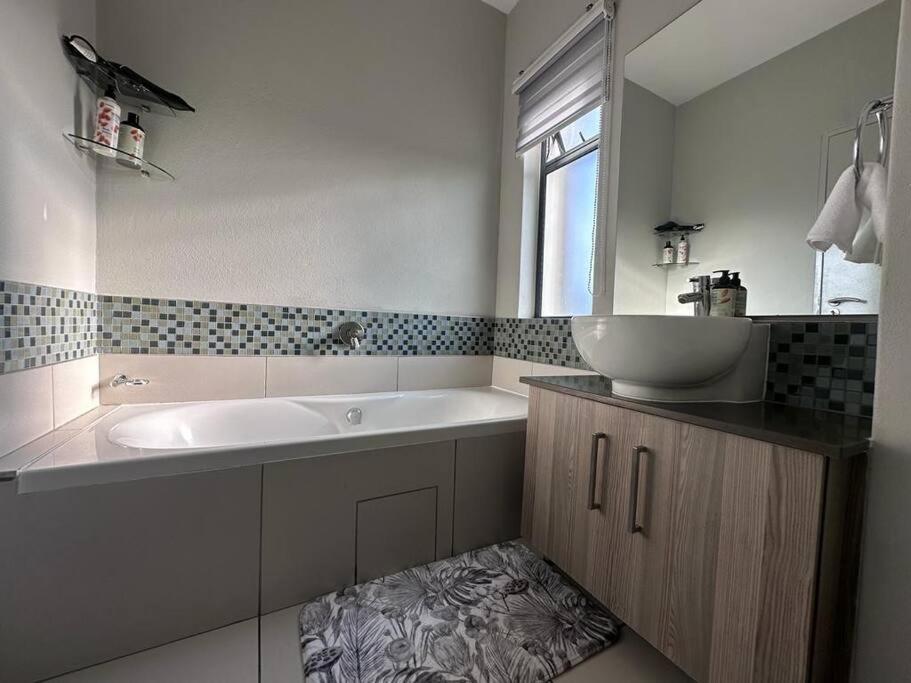 Apartment D&dluxury Rivonia With Inverter Johannesburg
