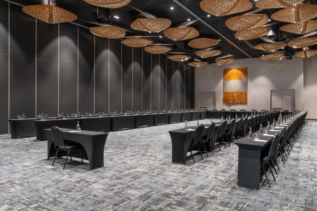 Radisson And Convention Centre Or Tambo Airport Hotel 2*