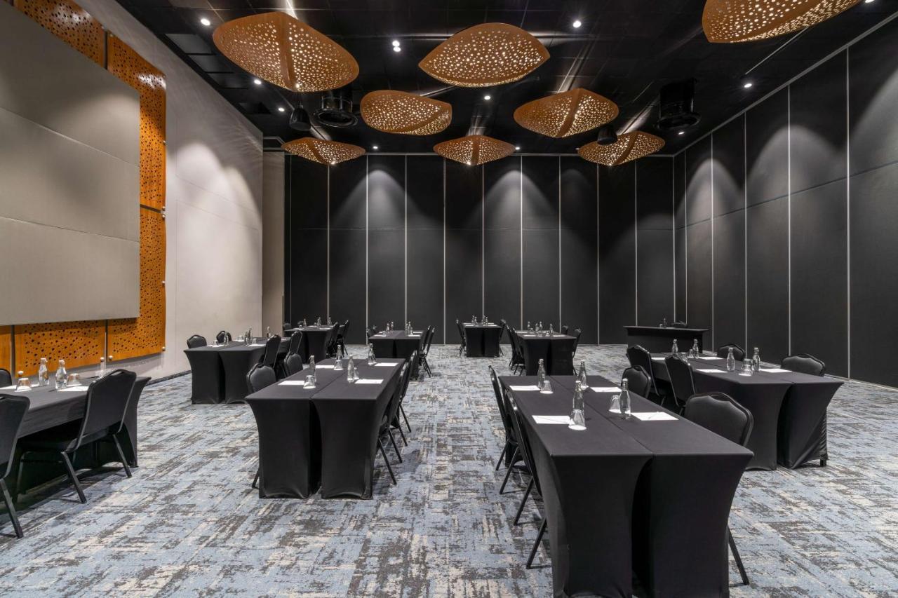 Radisson And Convention Centre Or Tambo Airport Hotel 2*
