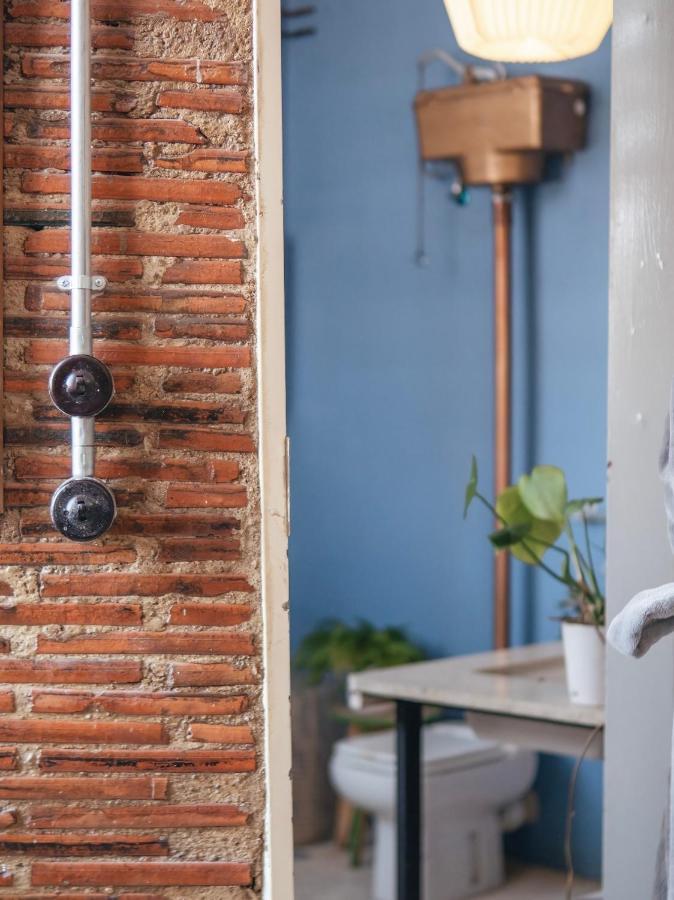 Jozie Industrial Loft Apartment *