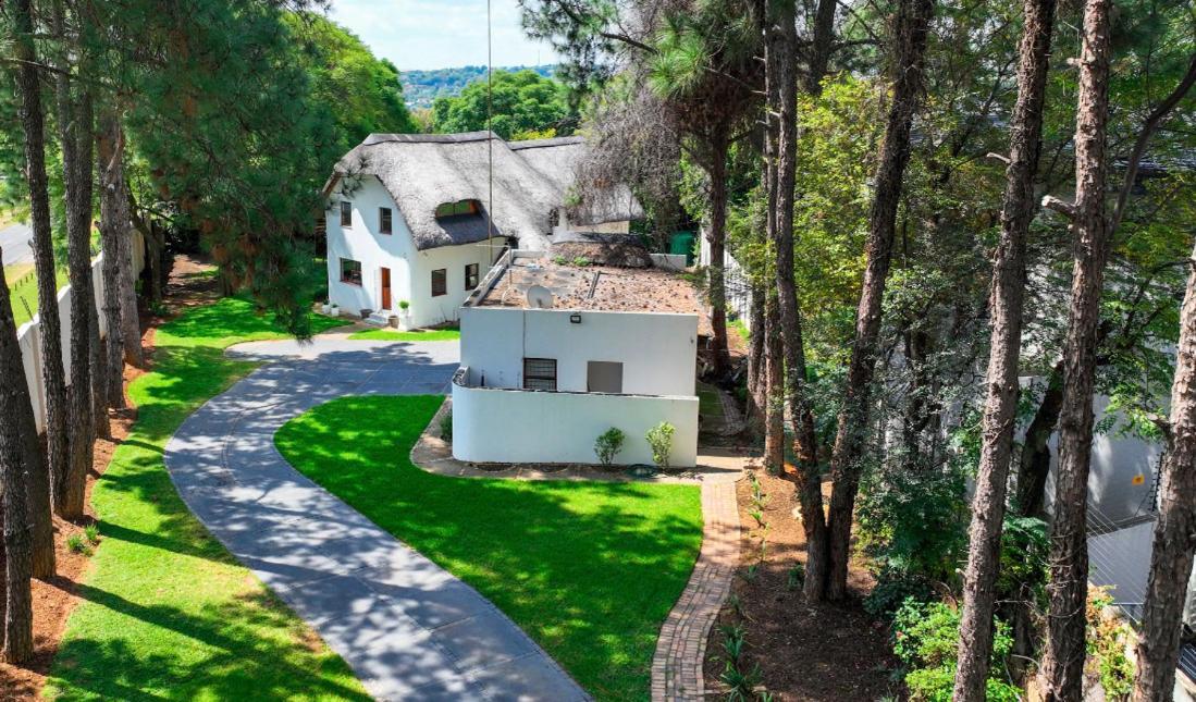 Charming Country Sandton With Back Up Power & Water Johannesburg