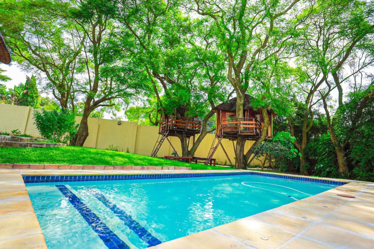 Villa Charming Country Sandton With Back Up Power & Water *