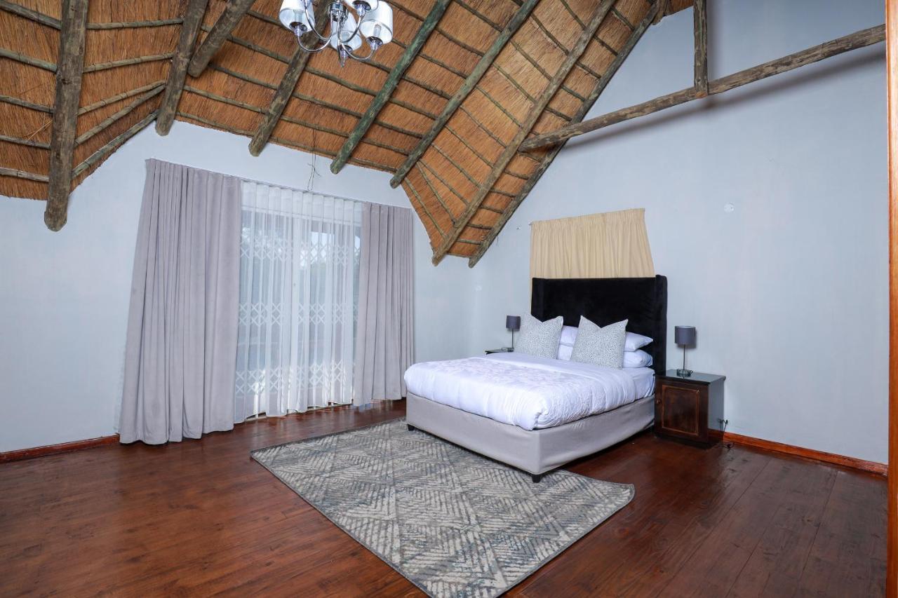Charming Country Sandton With Back Up Power & Water