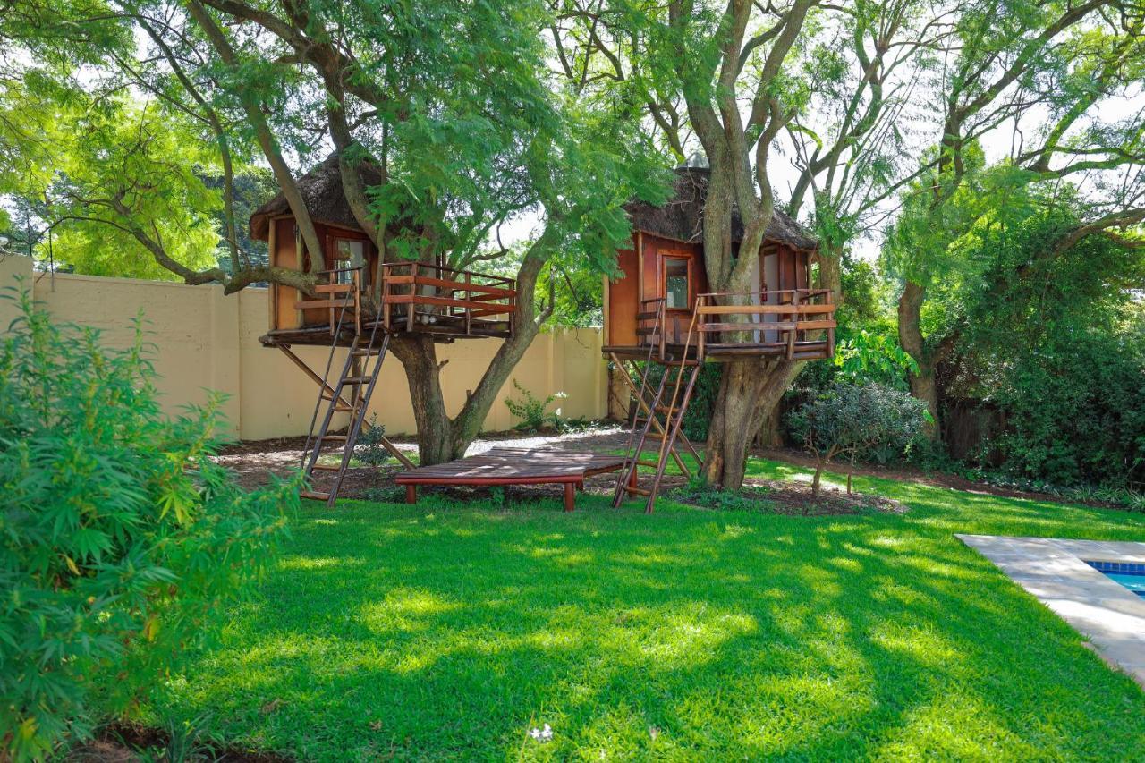 Villa Charming Country Sandton With Back Up Power & Water *
