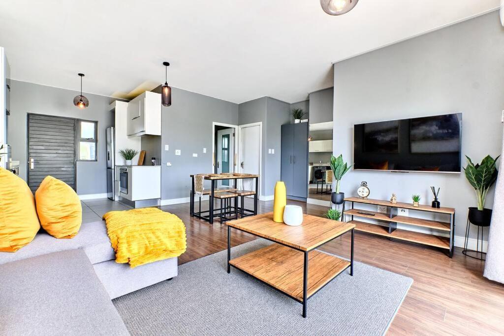 Apartment 2 Bedroom Furnished Luxury With Inverter Johannesburg