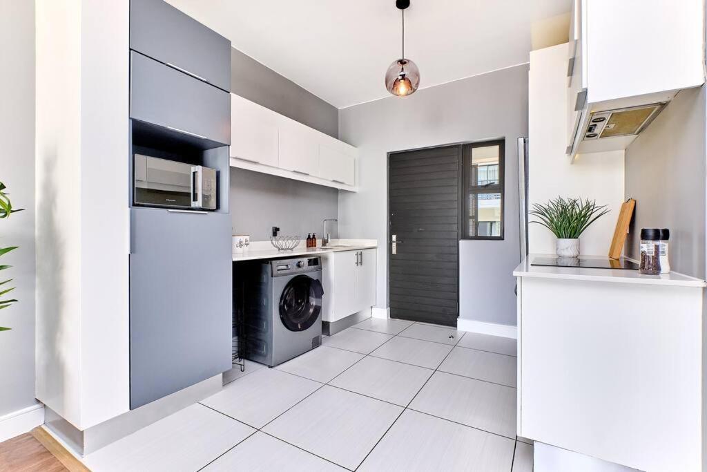 2 Bedroom Furnished Luxury With Inverter *