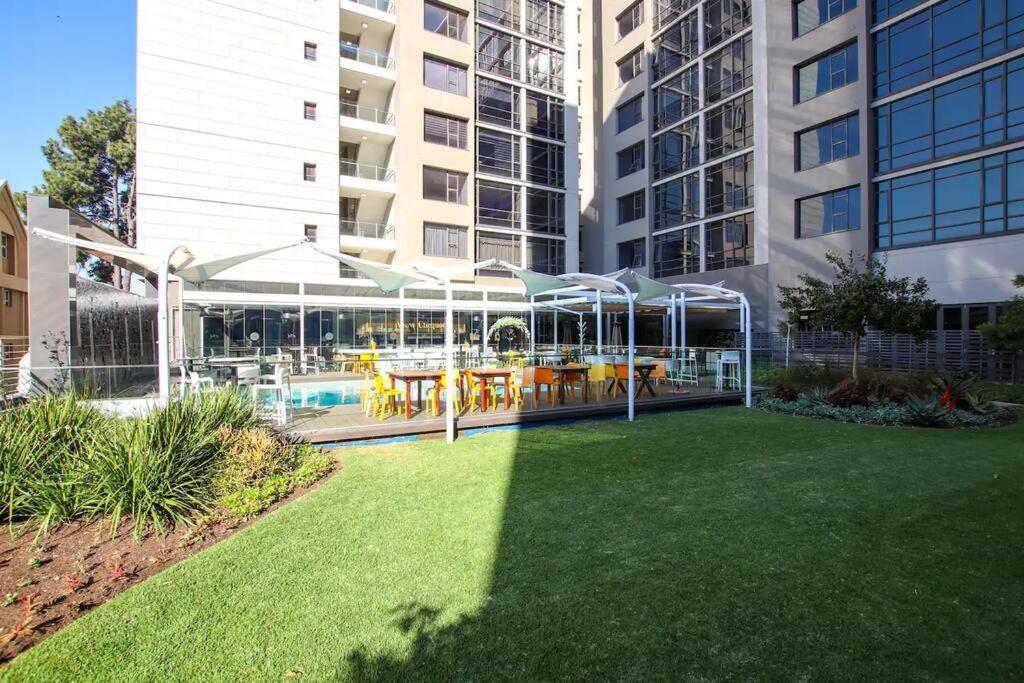 Luxury 2bed With Lifestyle Apartment *