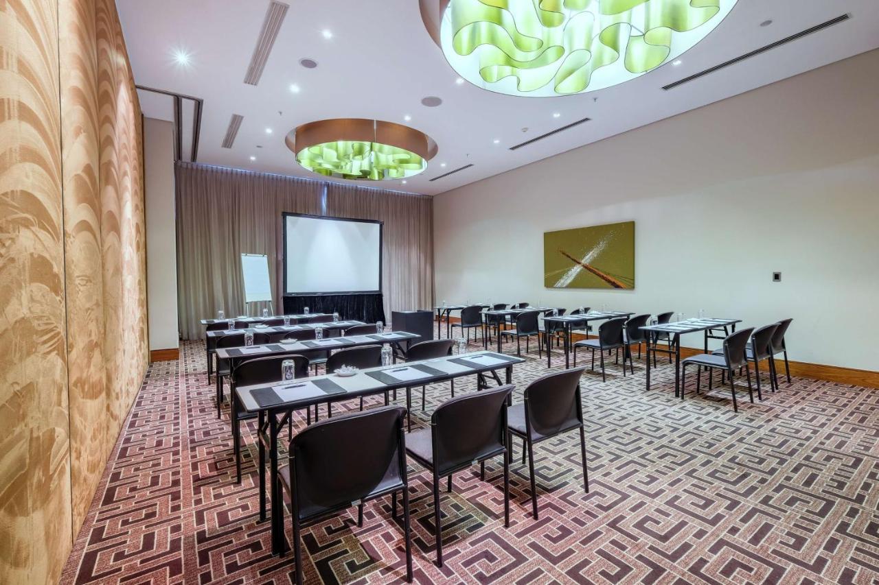 Radisson Blu Gautrain Hotel, Sandton 4*