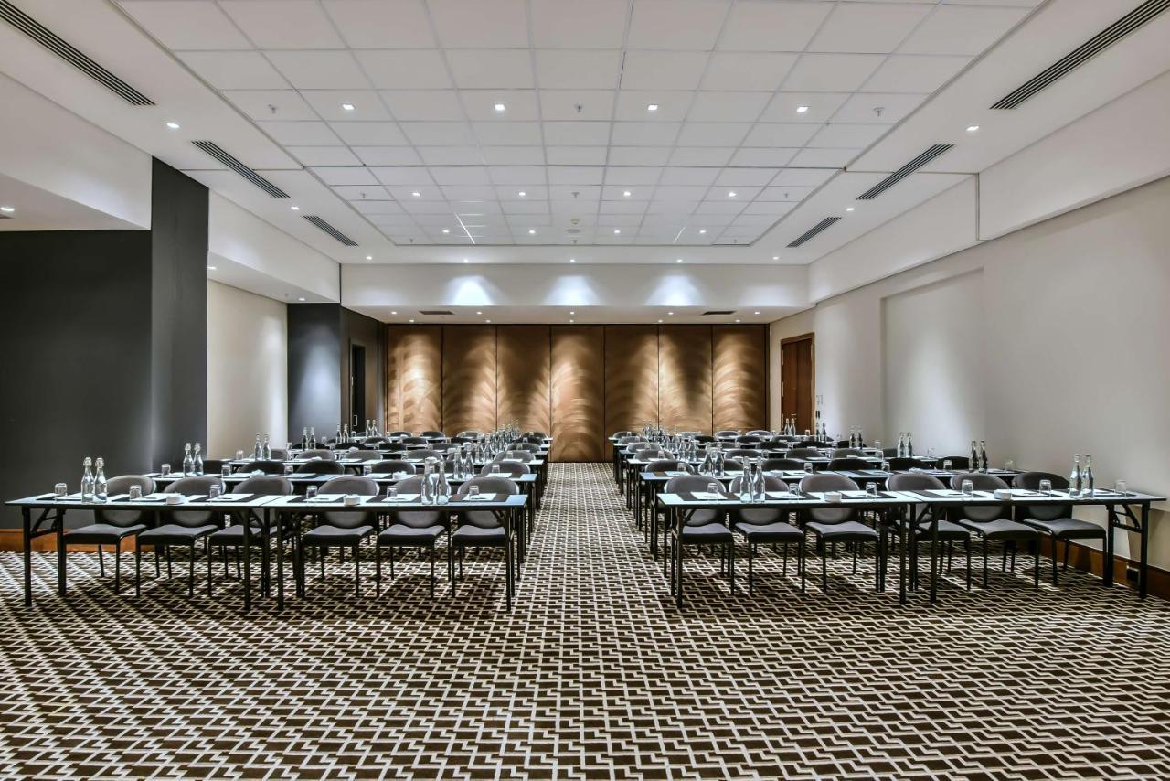 Radisson Blu Gautrain Hotel, Sandton 4*