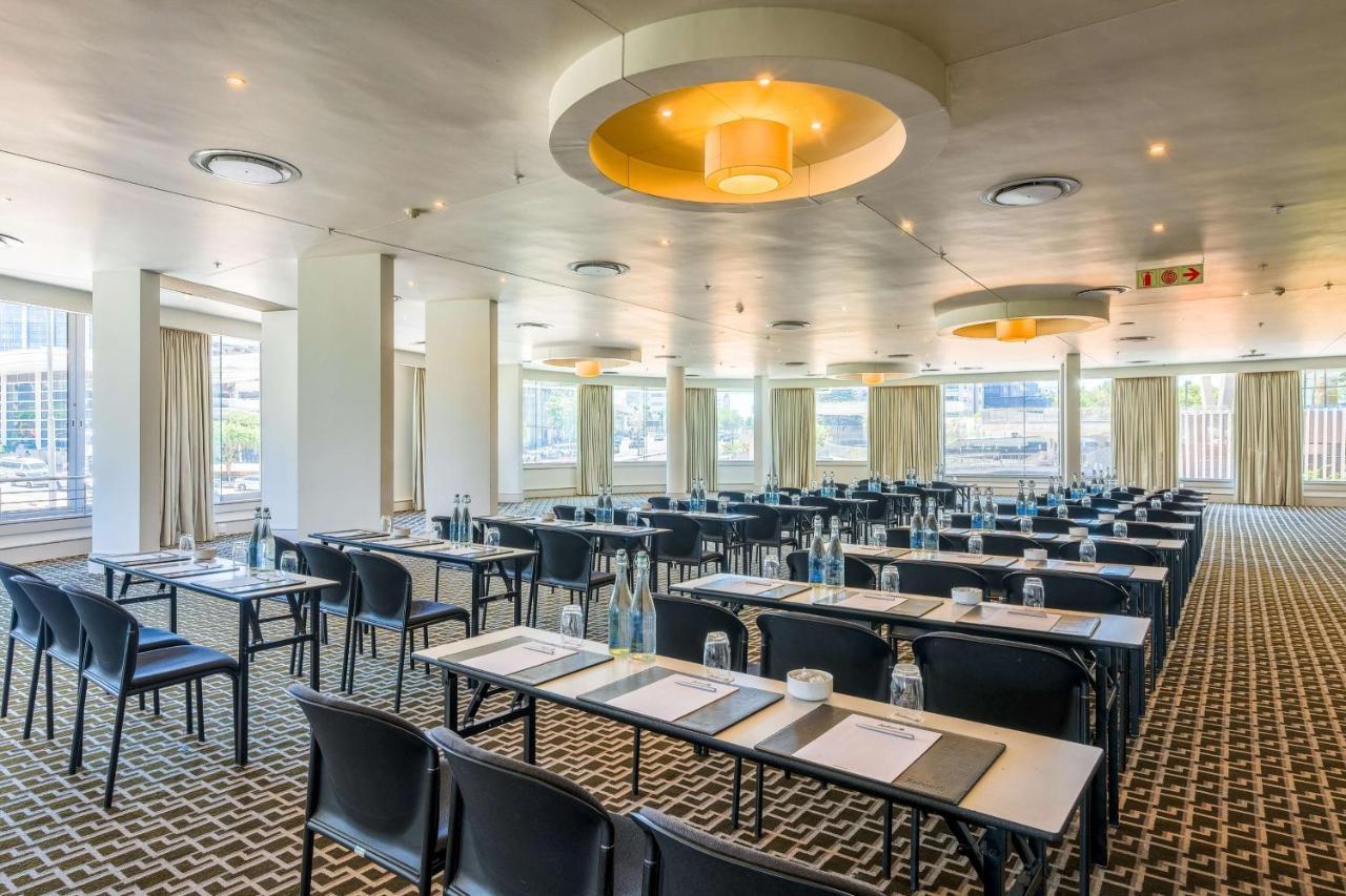 Hotel Radisson Blu Gautrain Hotel, Sandton 4*