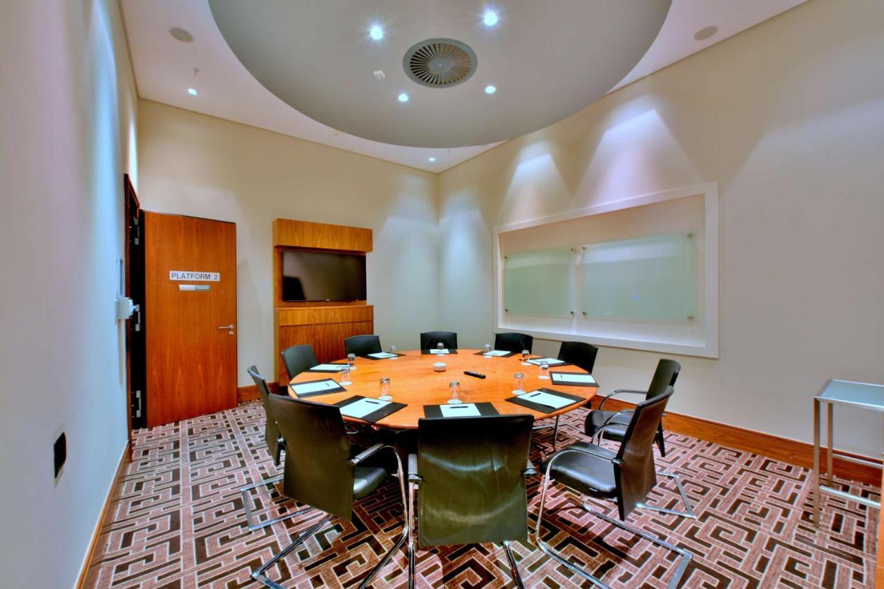 Hotel Radisson Blu Gautrain Hotel, Sandton 4*