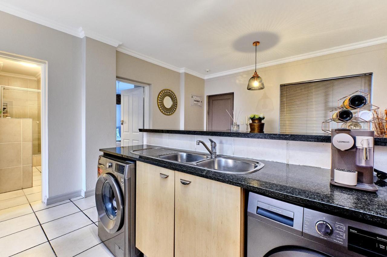 Westpoint Executive Suites, Sandton, Apartment *