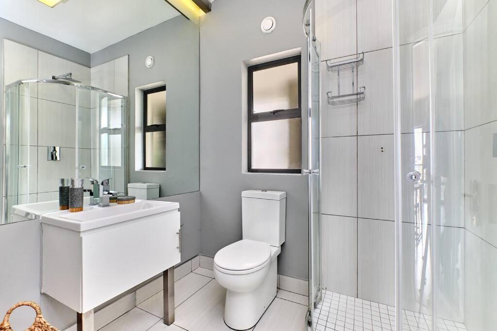 Apartment 2 Bedroom Furnished Luxury With Inverter *