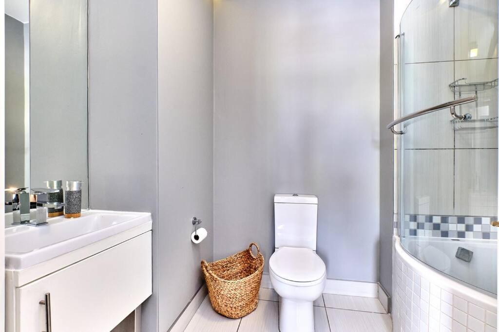 2 Bedroom Furnished Luxury With Inverter * Johannesburg